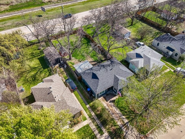 Building Photo - 2837 S Hills Ave