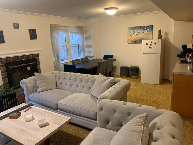 Building Photo - 5800 Edson Ln