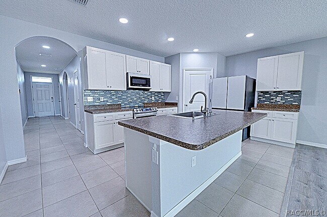 Building Photo - 320 W Runyon Loop