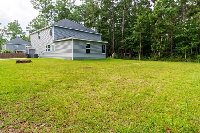 Building Photo - Modern Living in the Heart of Summerville!