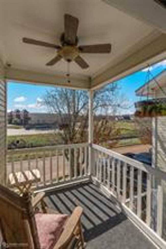 Building Photo - North Bossier Townhouse