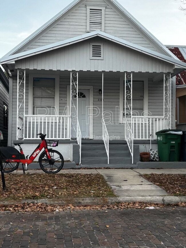 Building Photo - 2320 W Walnut St