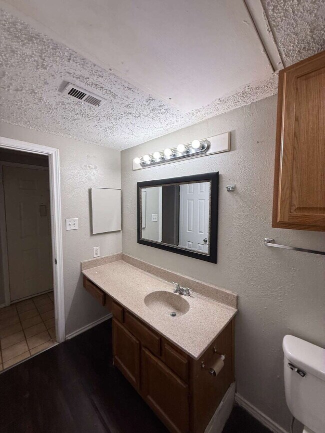 Building Photo - 9601 Forest