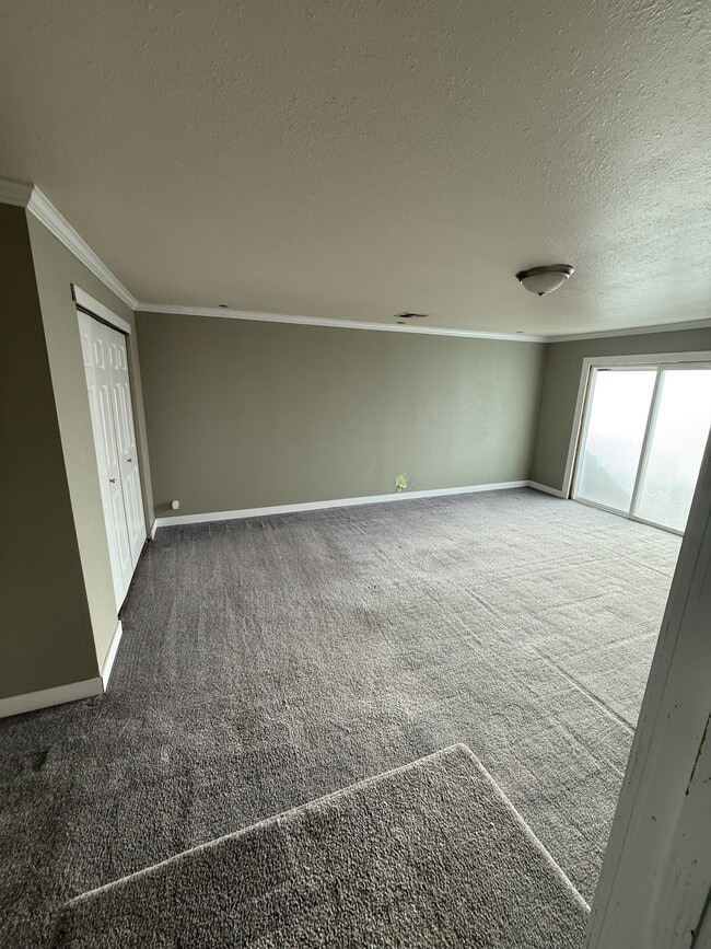 Building Photo - 447 N 5th St