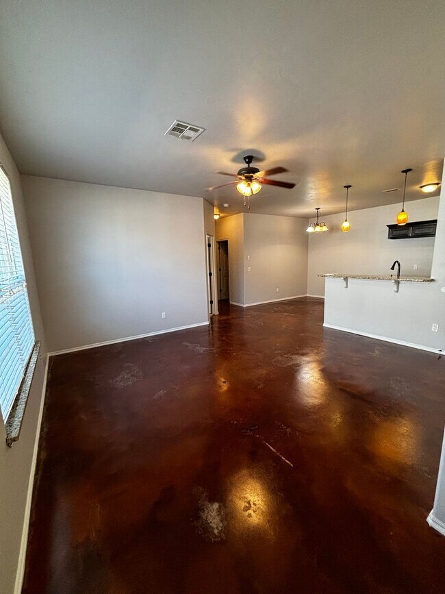 Building Photo - Move in Special!! 3BR 2BA duplex with 2 ca...