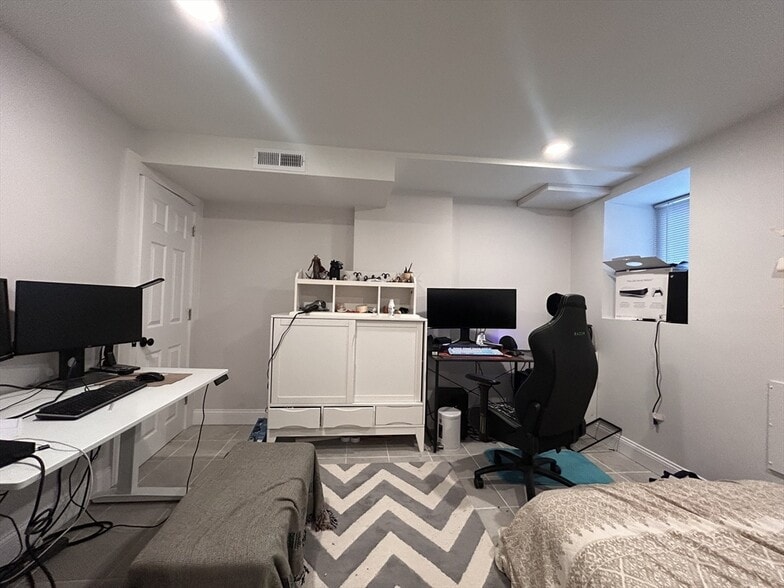 Building Photo - 26 Mystic St