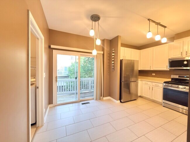Building Photo - 2263 Daybreak Dr