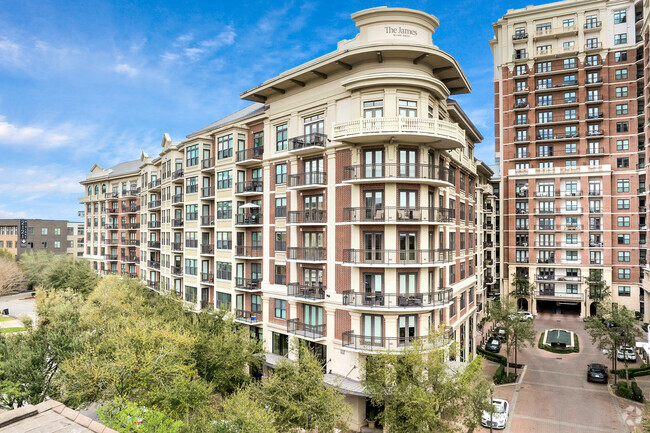 Building Photo - The James River Oaks