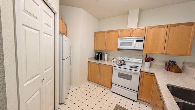 Building Photo - Bothell / Woodinville 2 Bedroom Townhome with Den and AIR-CONDITIONING