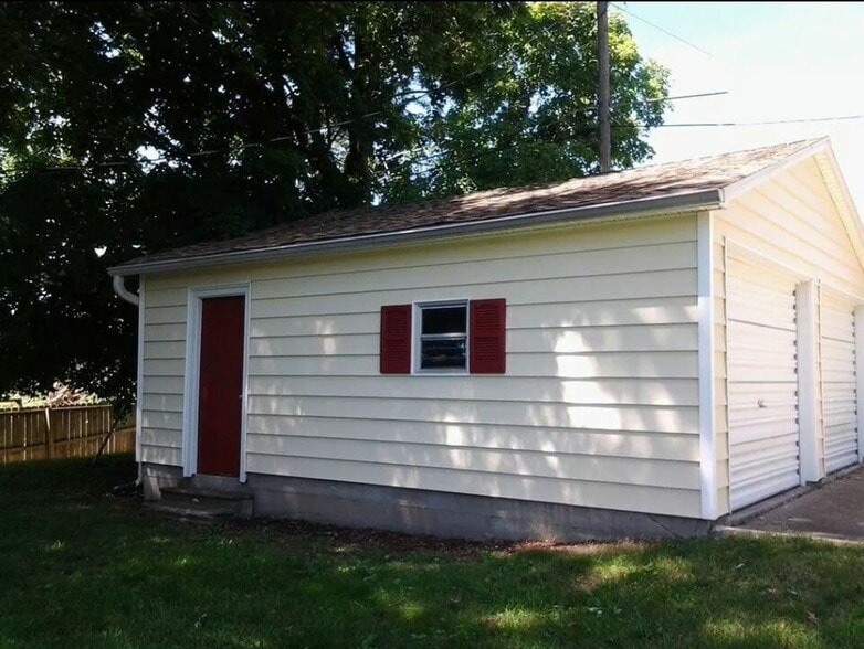 Building Photo - 2110 N 34th St