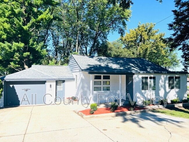 Primary Photo - 1215 Pine St