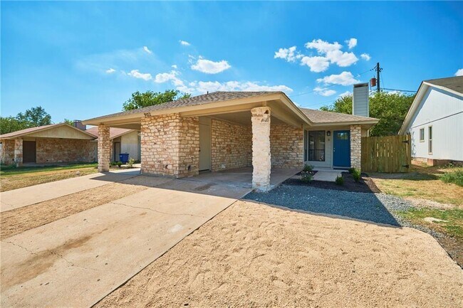 Primary Photo - 902 Fieldwood Dr