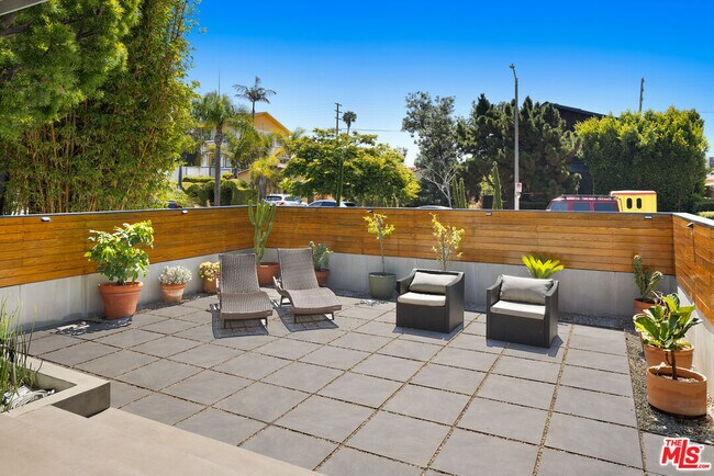 Building Photo - 1089 Palms Blvd