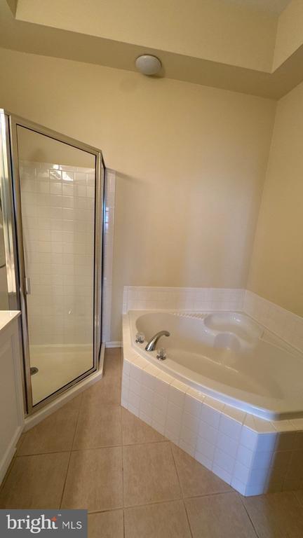 Building Photo - 10715 Symphony Way