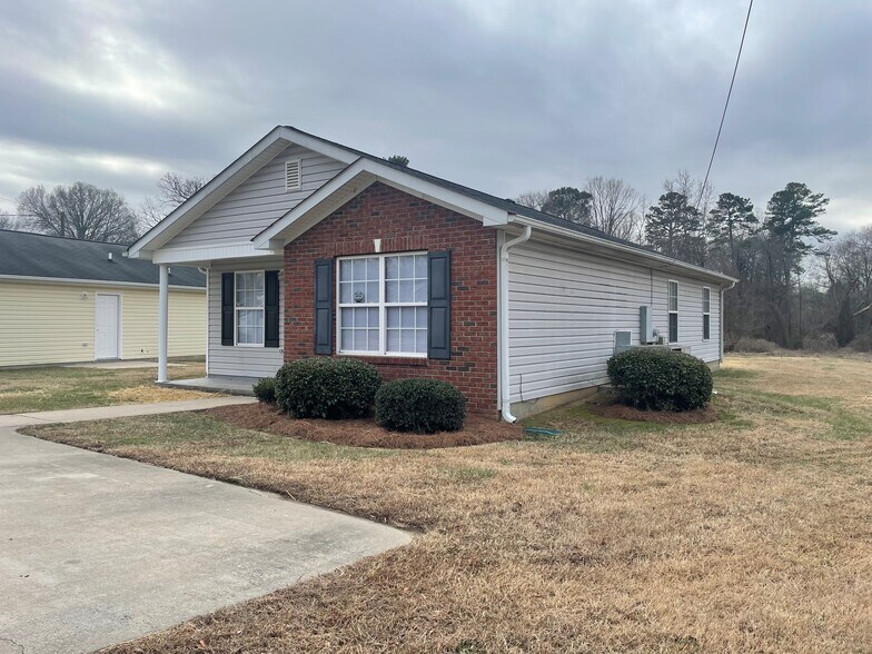 Building Photo - 2538 Myers St