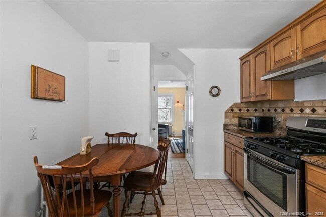 Building Photo - 21 Lilac Ave