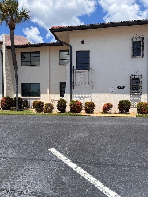 Primary Photo - 4715 Santa Barbara Blvd