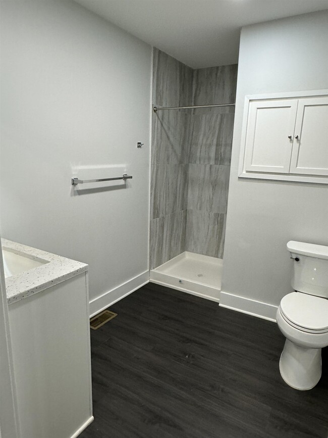 Building Photo - 545 Valley Brook Ave