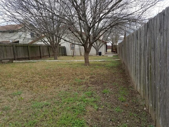 Building Photo - 740 Simonetti Dr