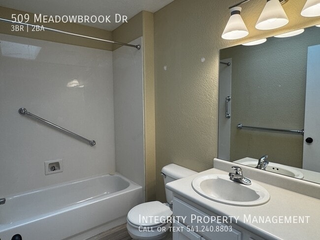 Building Photo - 509 Meadowbrook Dr