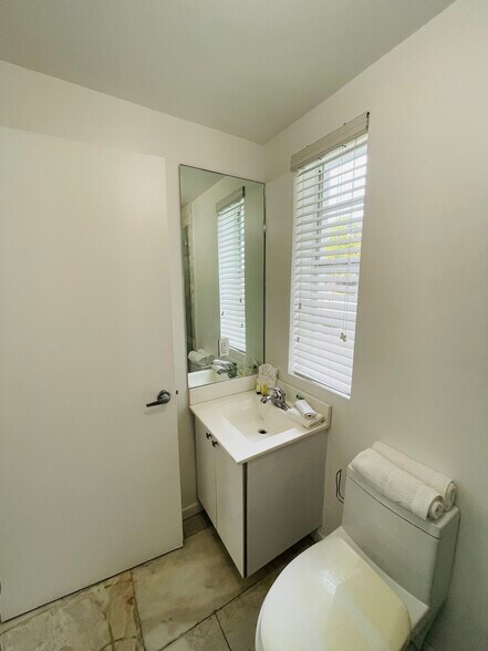 Building Photo - 810 7th St