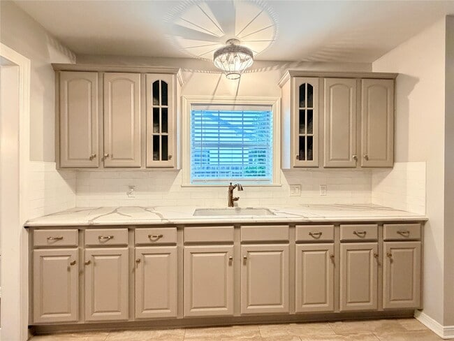Building Photo - 8234 Bonner Dr