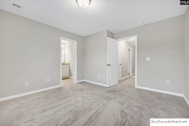 Building Photo - 135 Hunters Grove Dr