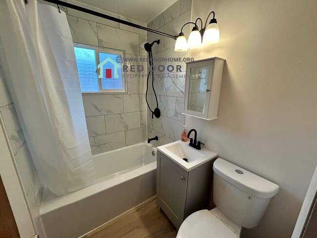 Building Photo - 216 21st Ave NW