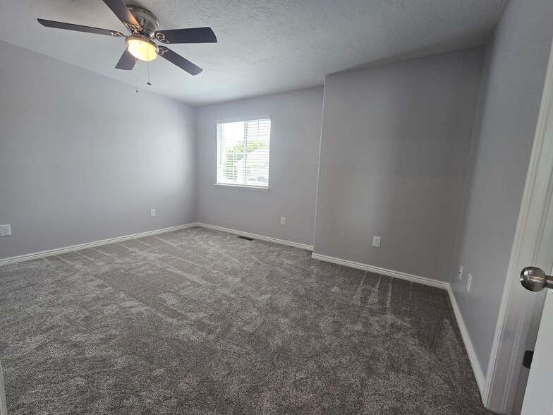 Building Photo - 802 Big Leaf Ct