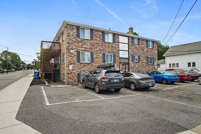 Building Photo - 243 Lake St