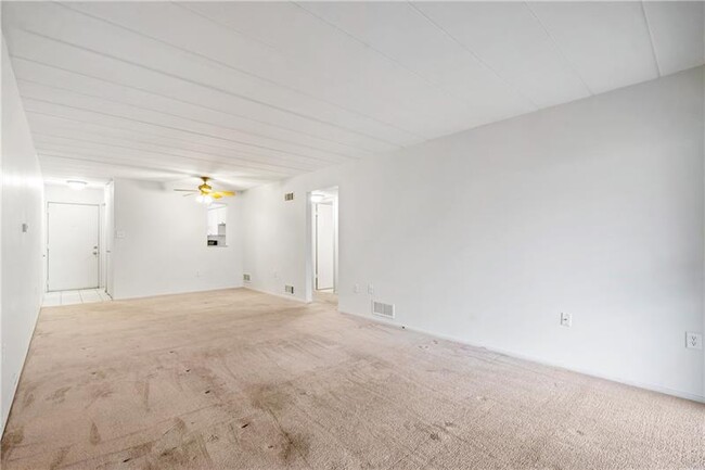 Building Photo - 2034 Swallow Hill Rd