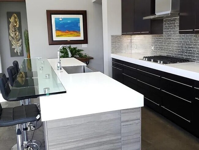 Building Photo - 13117 N La Cañada Dr