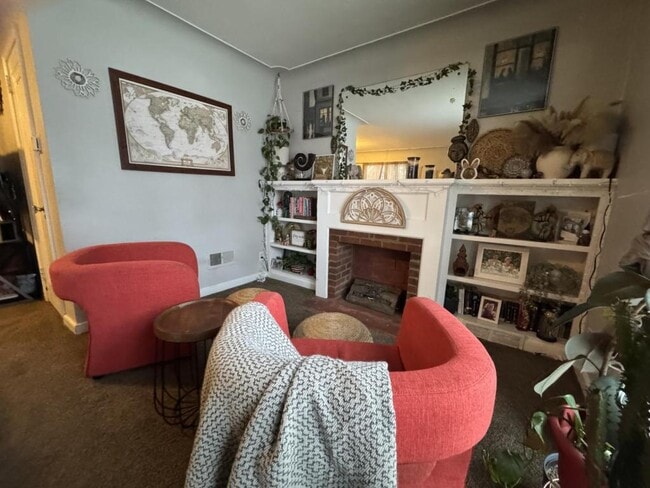 Building Photo - 406 E 9th St