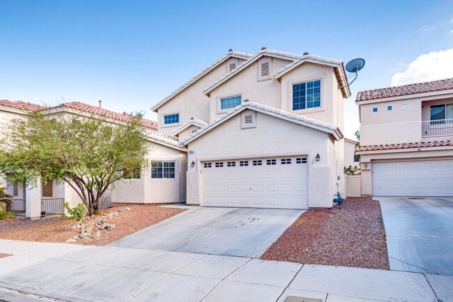 Building Photo - Spacious 3-Bedroom Home Featuring Downstai...