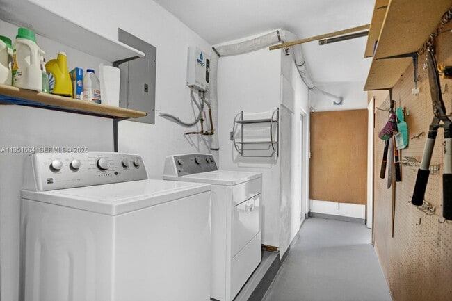 Building Photo - 2045 SW 125th Ct