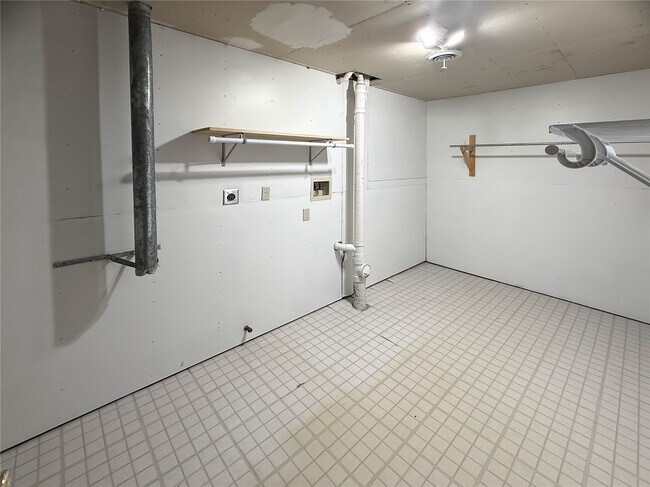 Building Photo - 102 N Ferkel St
