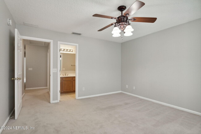 Building Photo - 574 Southbranch Dr