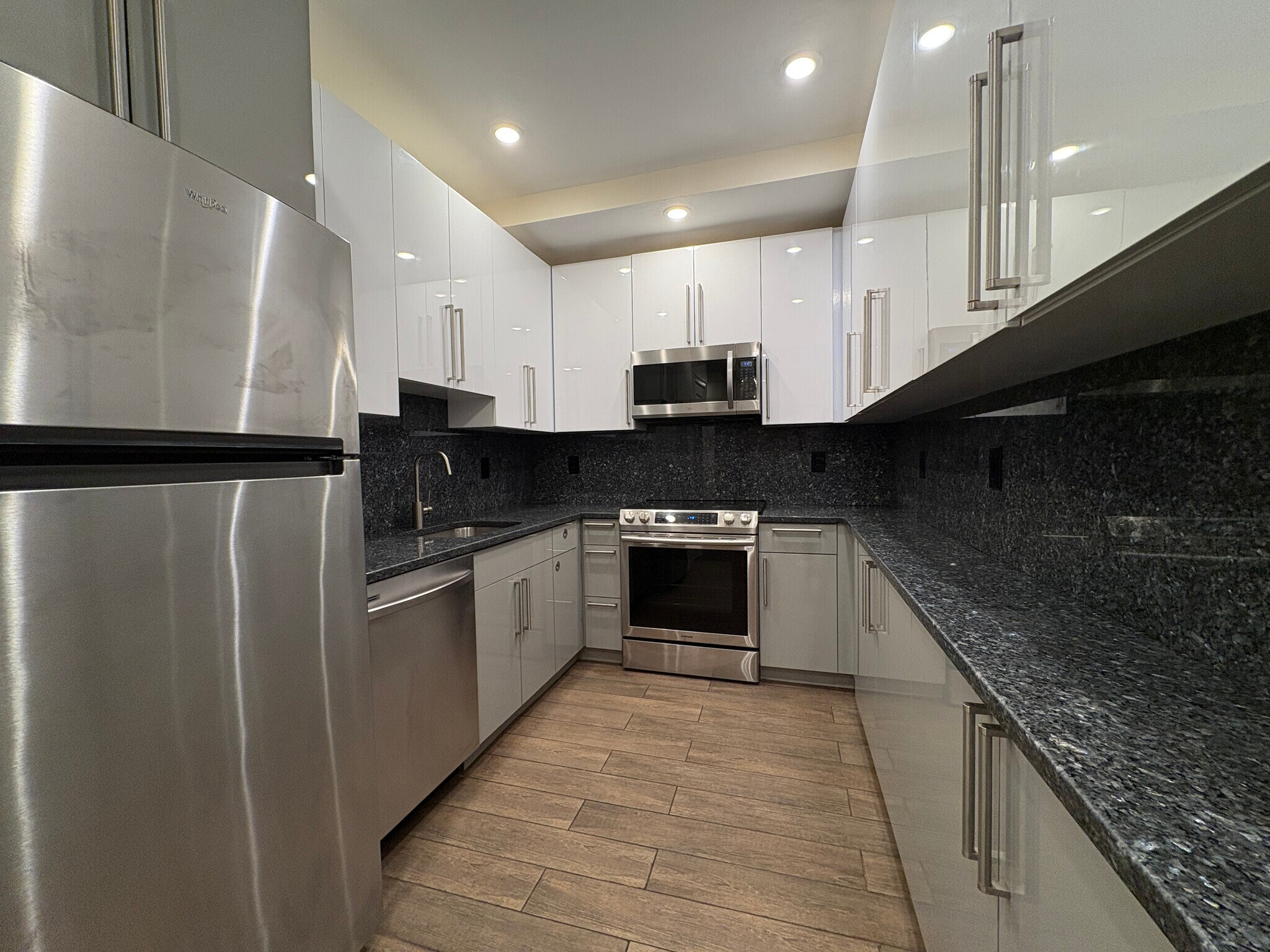 Building Photo - 1614 Beacon St