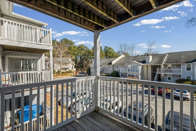 Building Photo - 907 Augusta Dr