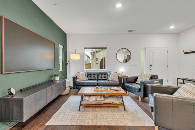 Building Photo - 6001 San Rafael Ln