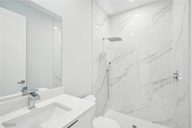 Building Photo - 872 Spaulding St E