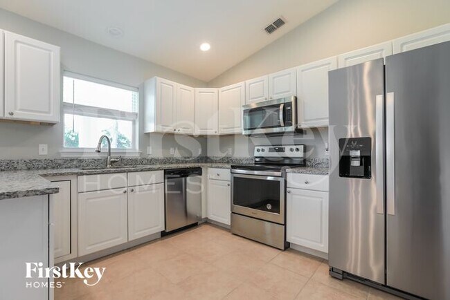 Building Photo - 11940 Helicon Ave