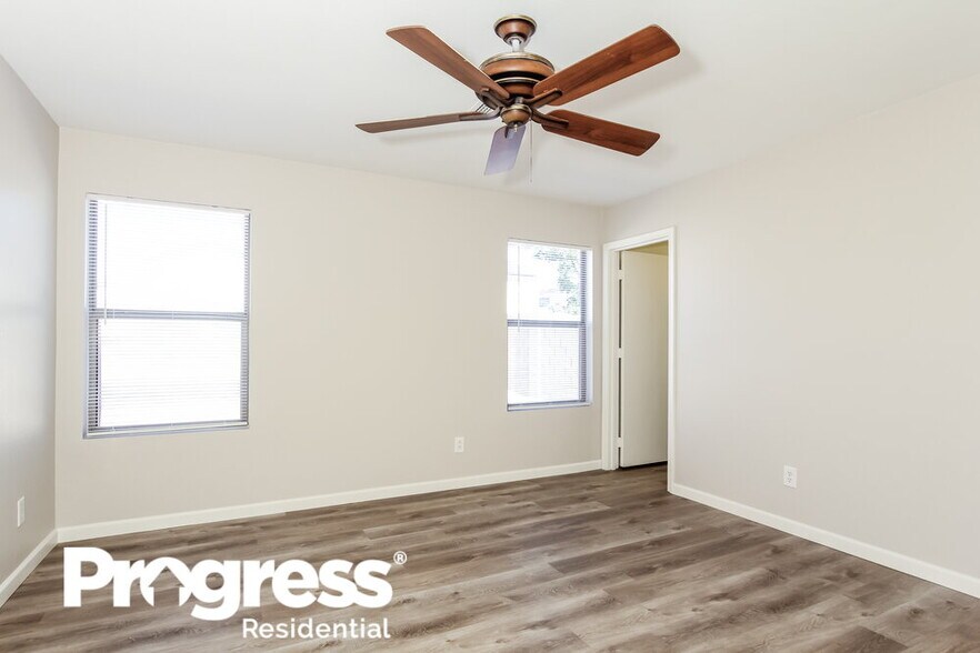 Building Photo - 11834 W Corrine Dr