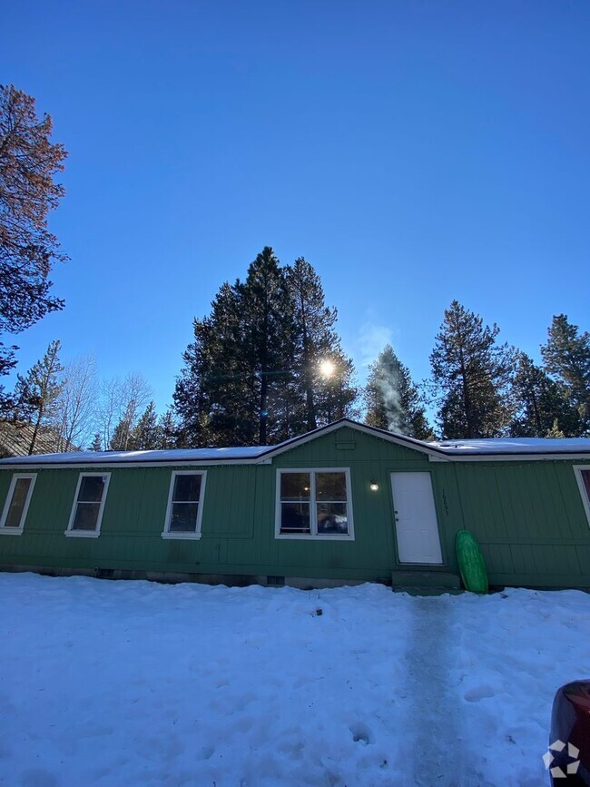 Building Photo - Charming Single-Level 3 Bedroom, 2 Bath Ho...