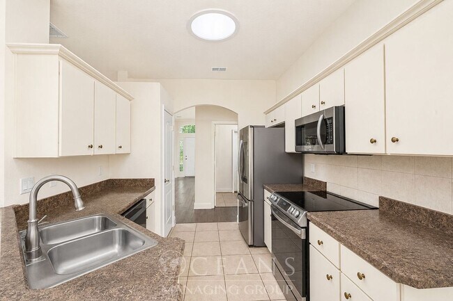 Building Photo - 3 Bedroom Home in Ormond Lakes