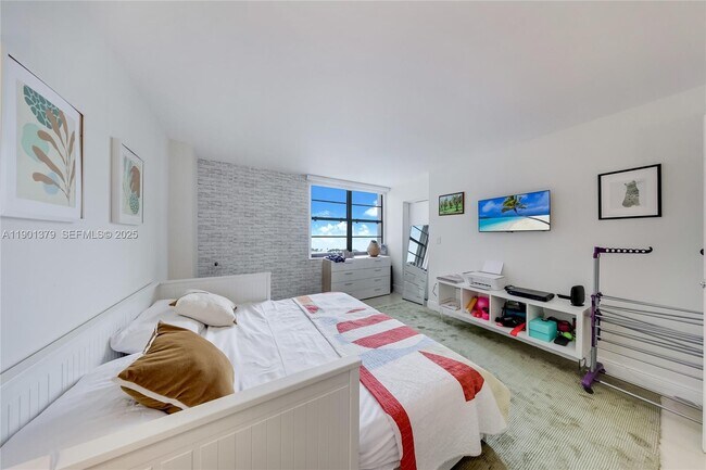 Building Photo - 2333 Brickell Ave