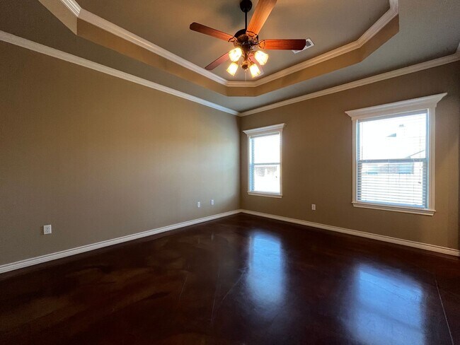 Building Photo - AVAILABLE NOW:  3 bedroom house