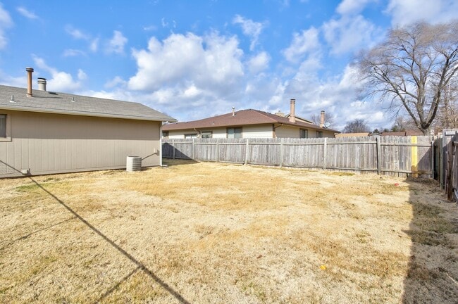 Building Photo - Four Bed, Two Bath!