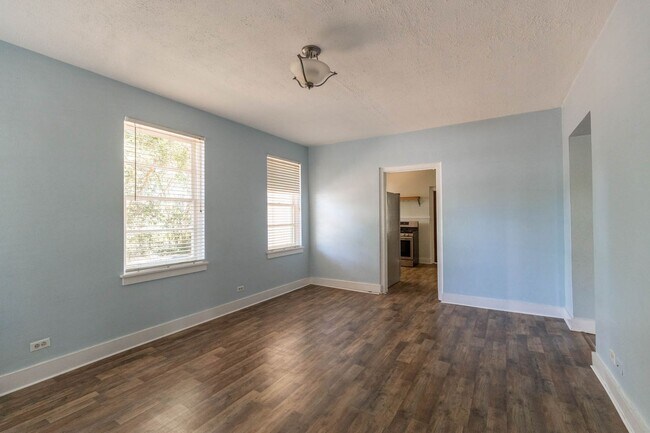 Building Photo - BILOXI - ADORABLE LITTLE COTTAGE - CLOSE TO KEESLER AND THE BEACH