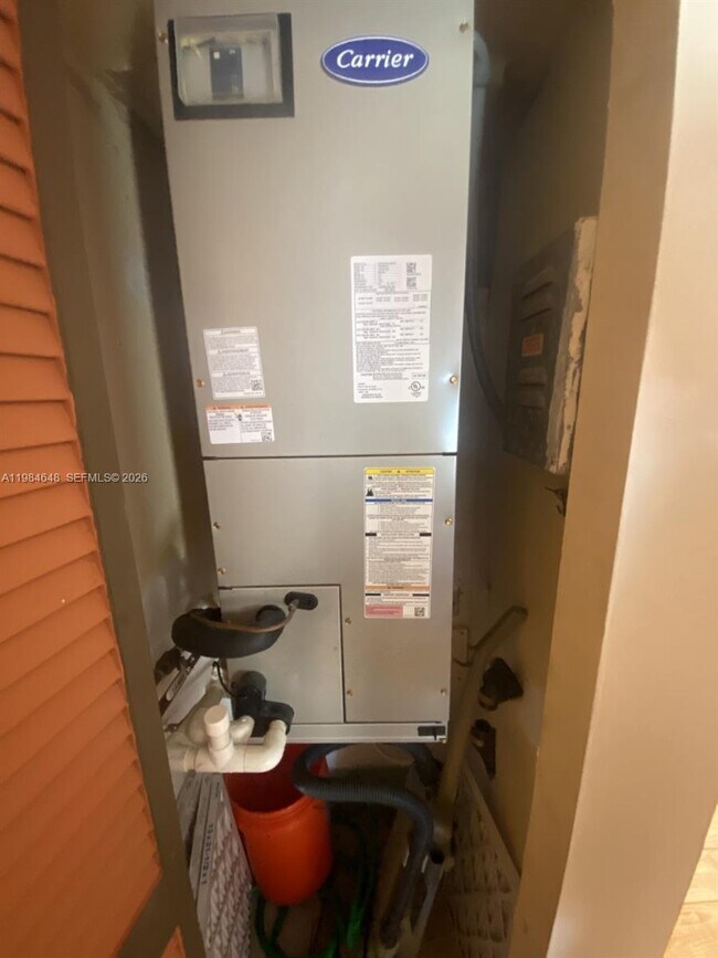 Building Photo - 200 NE 14th Ave